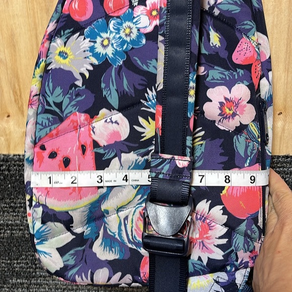 Vera Bradley sling bag - Picture 5 of 10